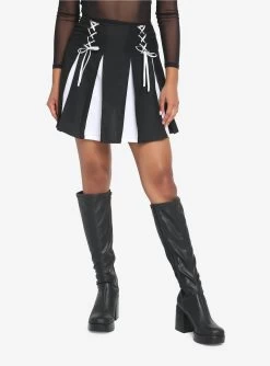 Black & White Contrast Pleated Lace-Up Skirt