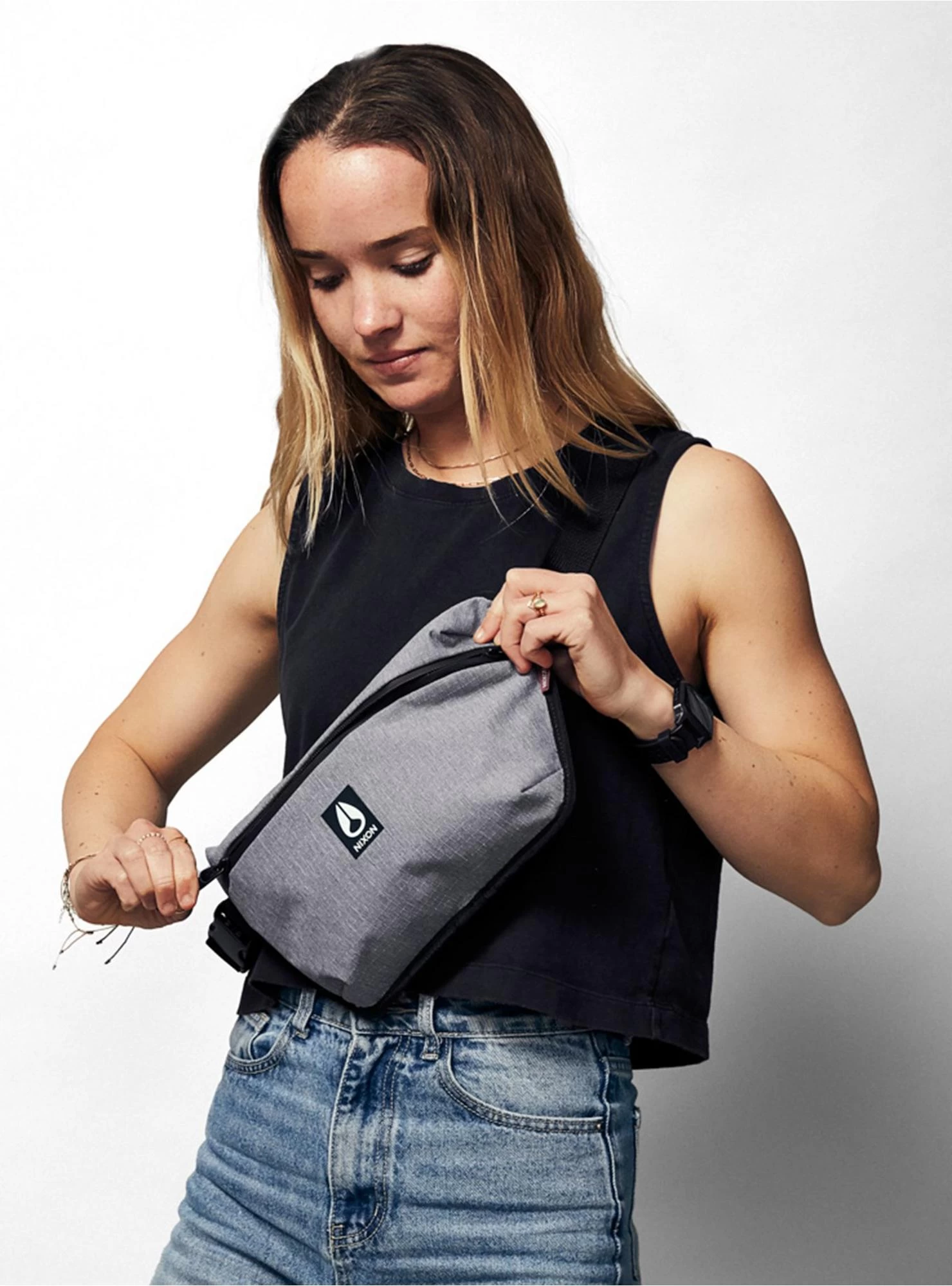 Nixon Day Trippin' Sling Heather Gray Fanny Pack - Image 5